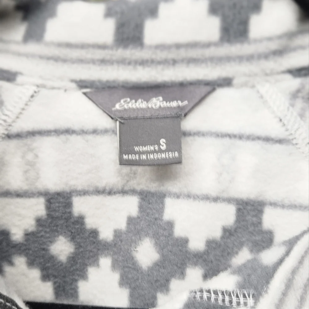 Women's Pullover - Picture 2 of 8